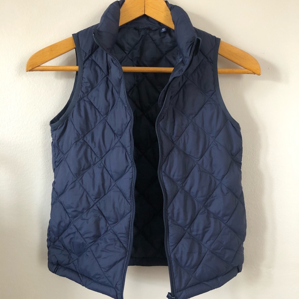 Uniqlo Girl’s quilted vest size 11 navy
